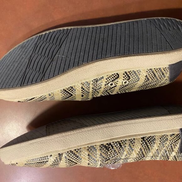 Toms Slip On Shoes Black & White Pattern - Picture 3 of 5